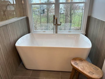 Old bathtub replacement services for homes.